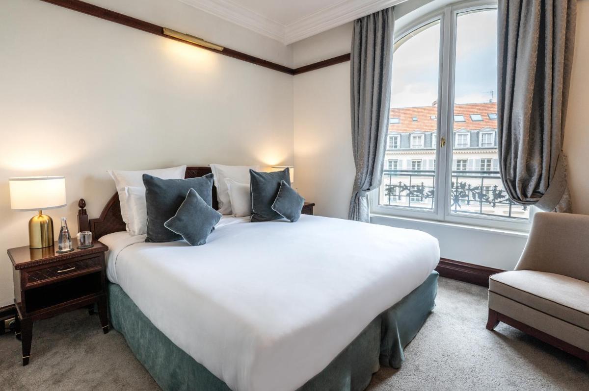 Un ou plusieurs lits dans un hébergement de l'établissement Hôtel Pont Royal Paris
