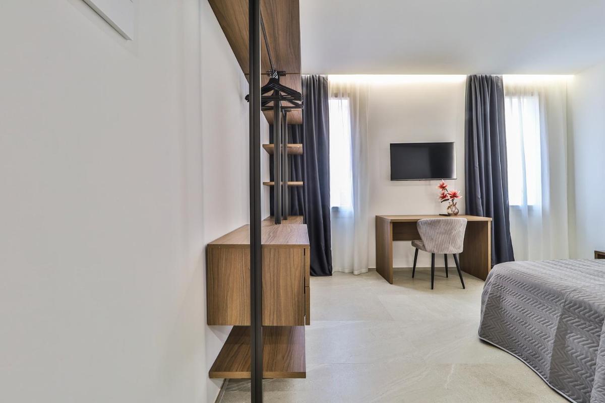 BeB Luxury Rooms - Housity