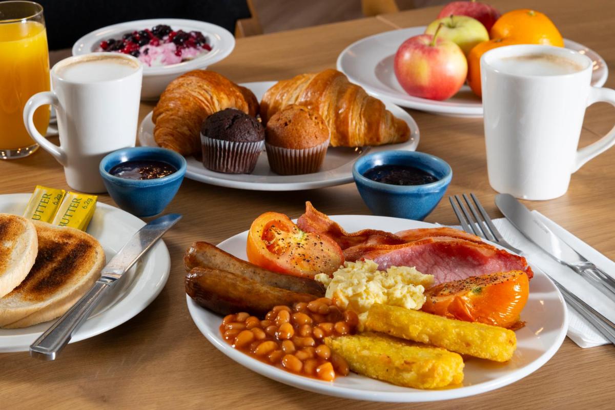 Holiday Inn Express Bedford, an IHG Hotel - Housity