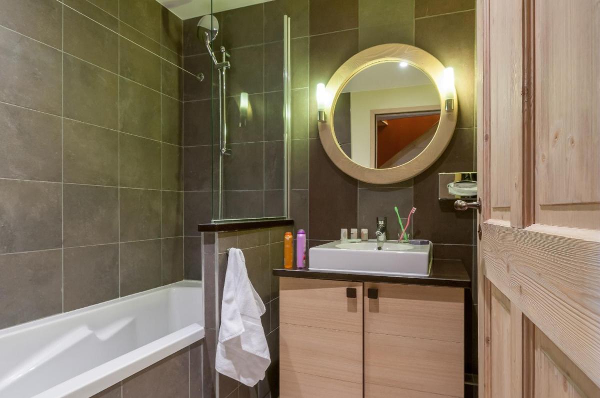 Salle de bains dans l'établissement Résidence Pierre & Vacances Premium L'Amara