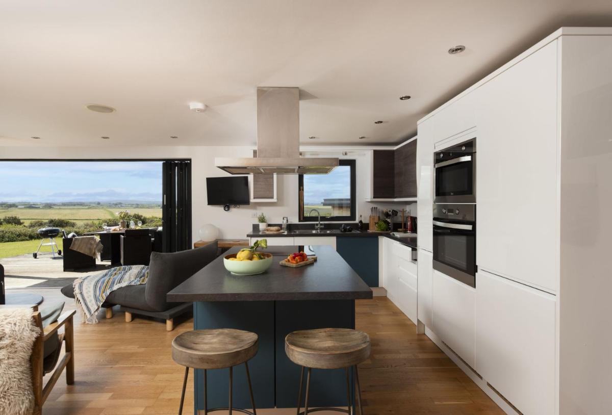 The Deck House - Housity