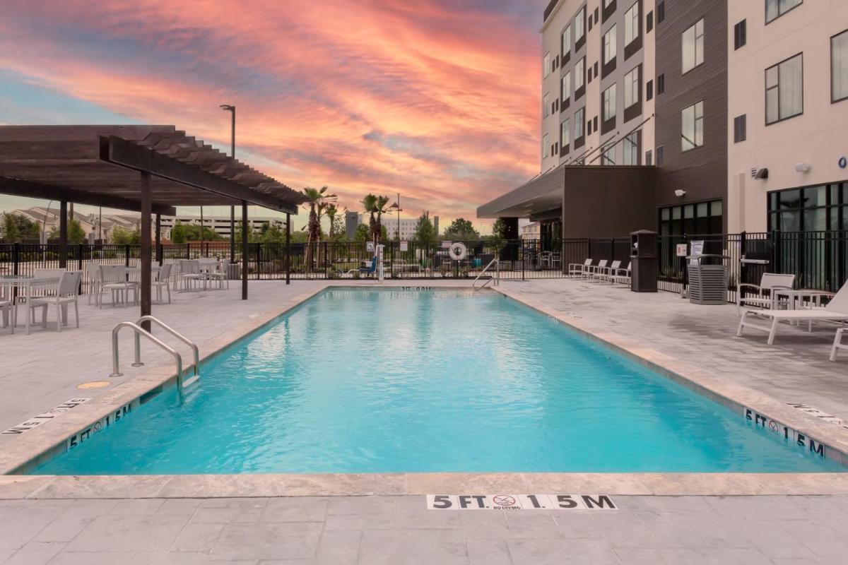 EVEN Hotel Shenandoah - The Woodlands by IHG - Housity