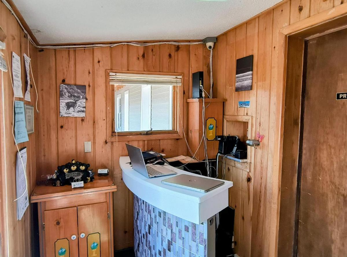 Big Sky Motel - Housity