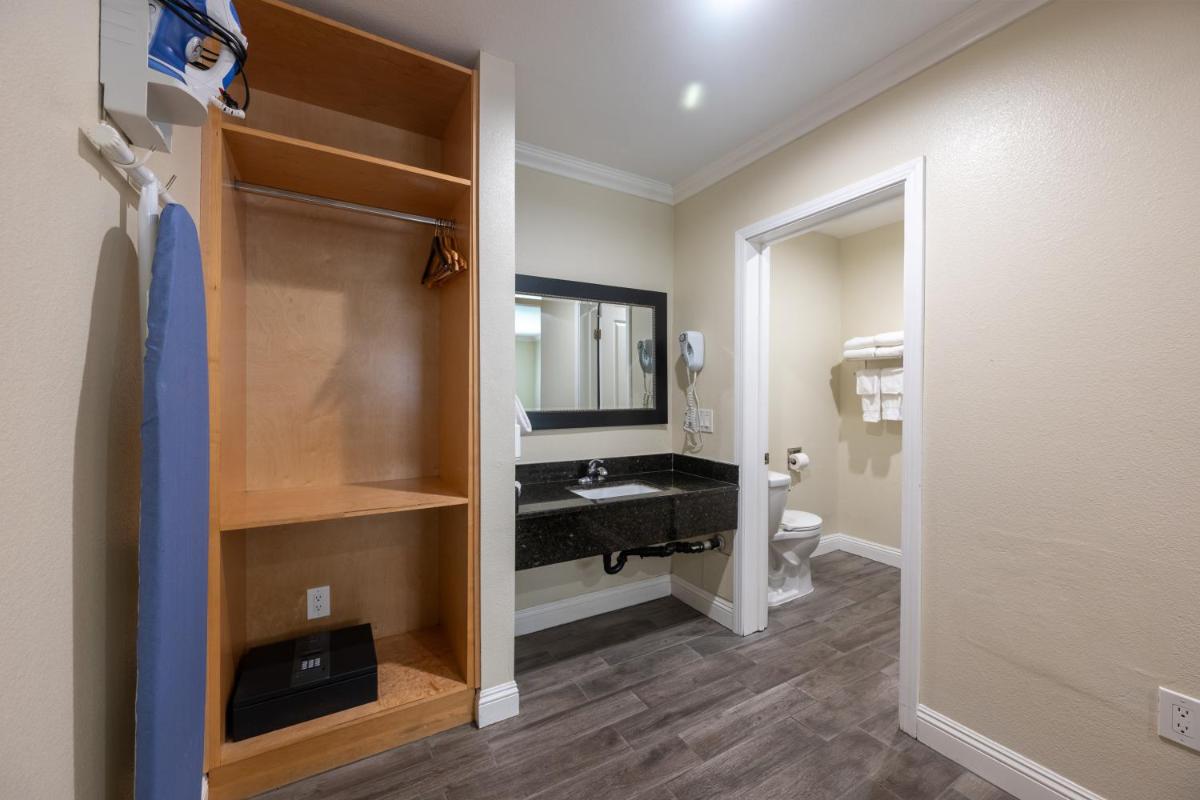 Hollywood City Inn - Housity