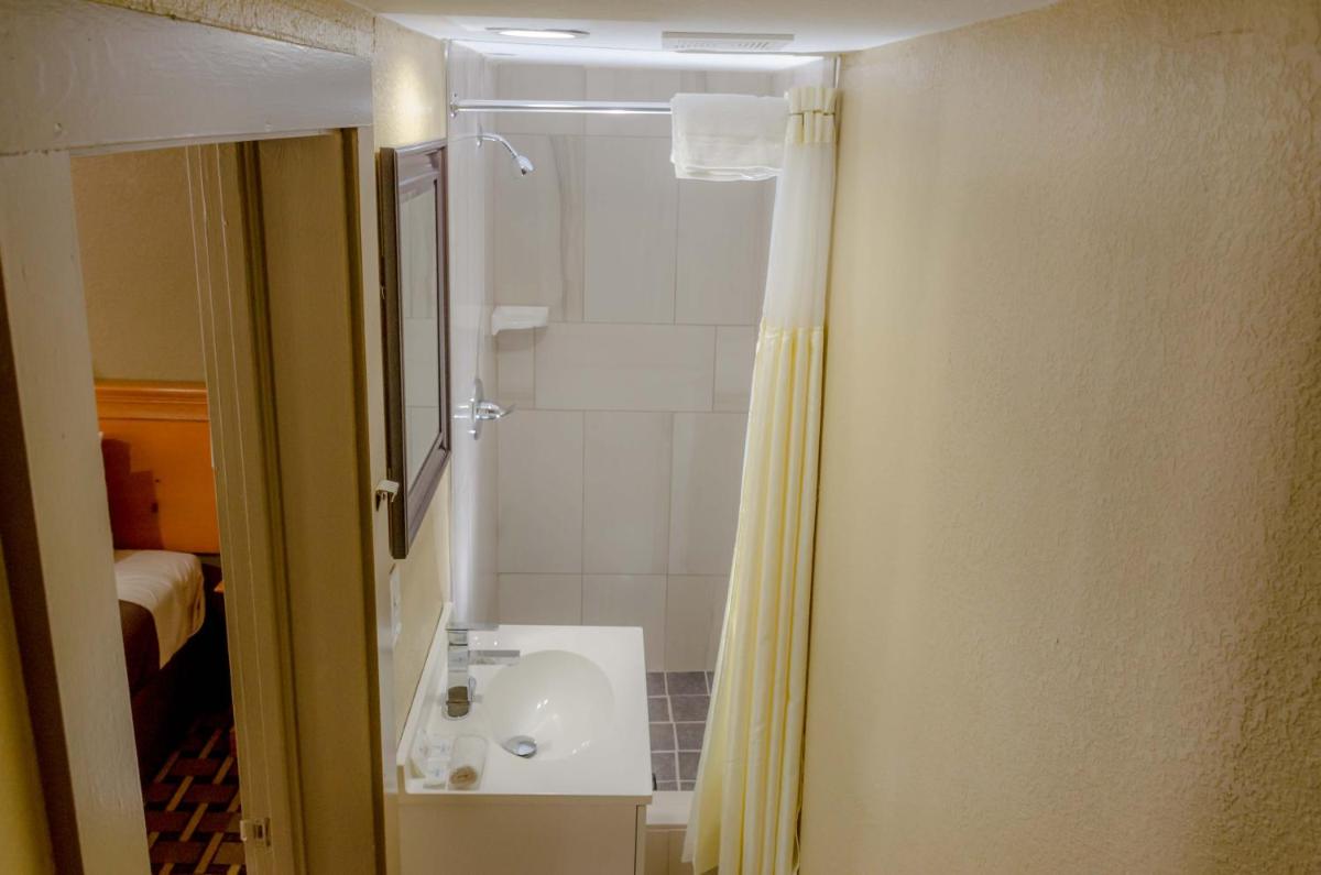 Relax Inn - Bryson City - Housity