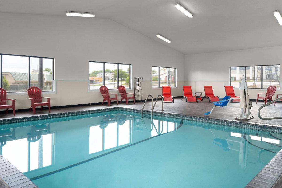 Ramada by Wyndham Cedar Rapids South - Housity