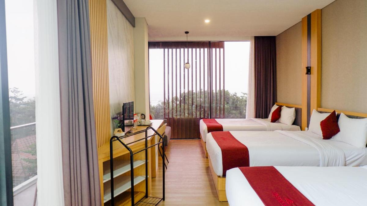 Long Beach Hotel Pangandaran - Housity