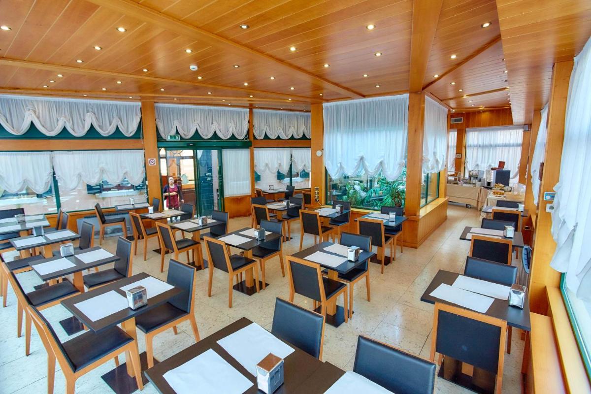 Hotel Riviera dei Dogi - Housity