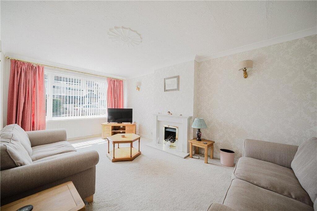 Large 4 bedroom home in Boston Spa village In-between York, Harrogate and Leeds, Sleeps 9 - Housity