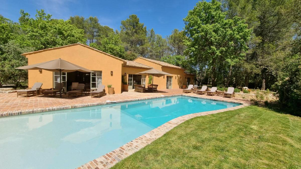 Piscine de l'établissement Château de Berne ou située à proximité