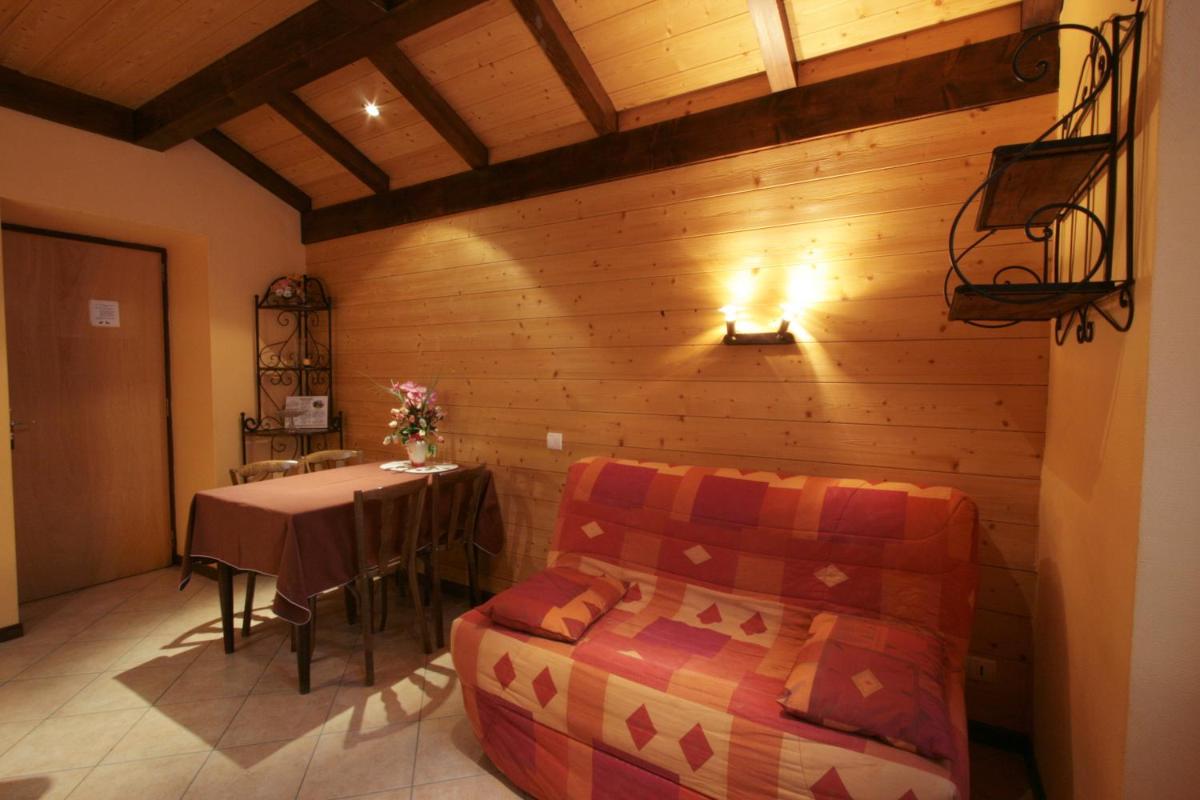 Coin salon dans l'établissement Logis Hotel & Spa Beau-Site