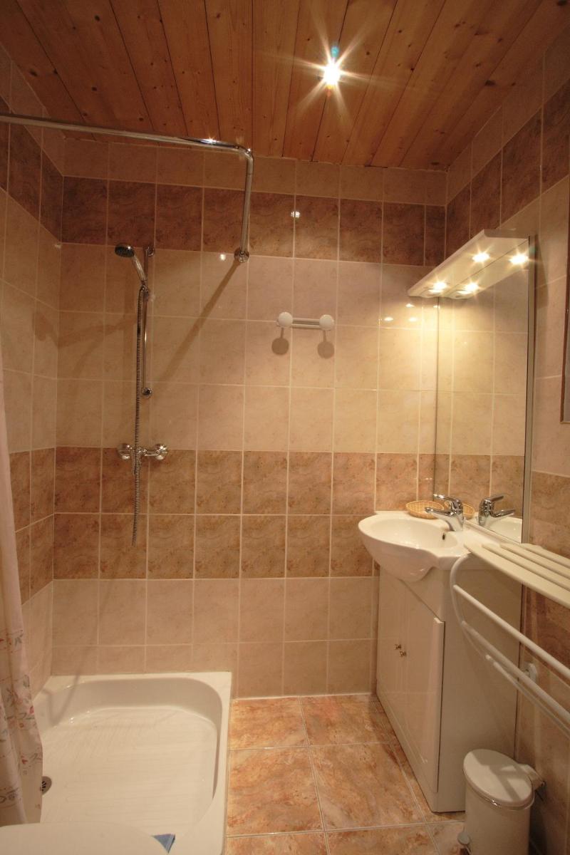 Salle de bains dans l'établissement Logis Hotel & Spa Beau-Site
