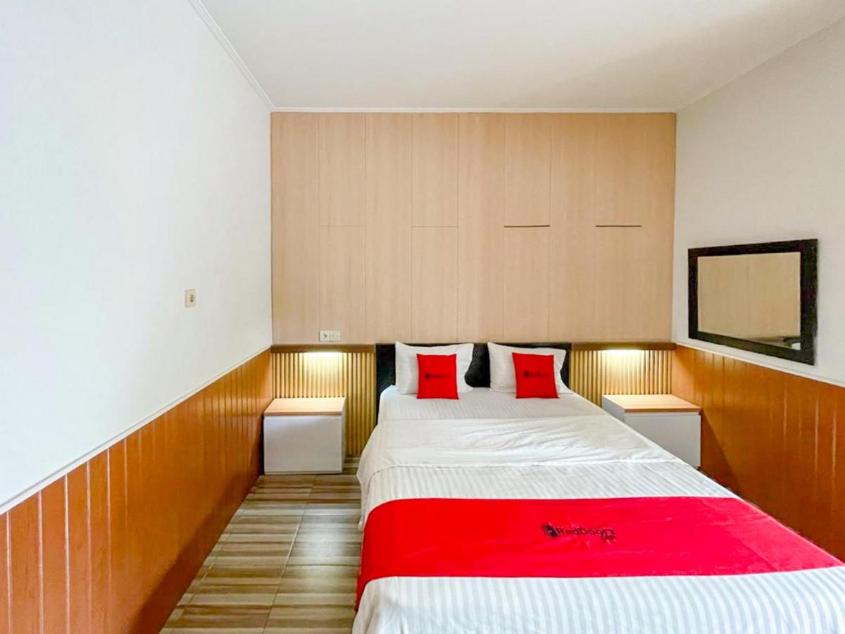 RedDoorz Syariah Plus near Banyuwangi Airport - Housity
