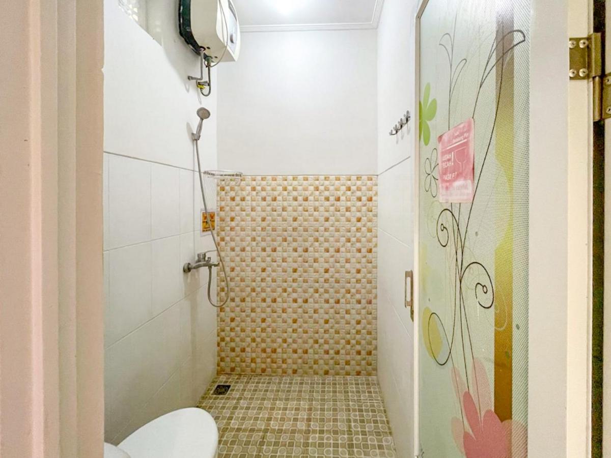 RedDoorz Syariah Plus near Banyuwangi Airport - Housity