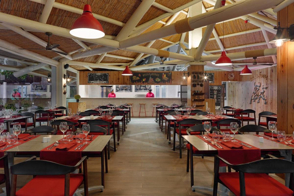 Un restaurante o sitio para comer en H10 Conquistador