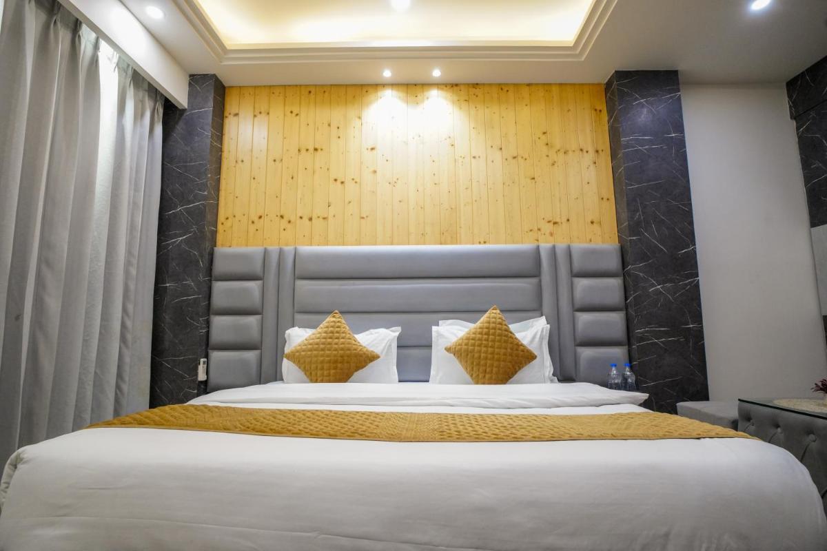 Jannat Hotel - Housity