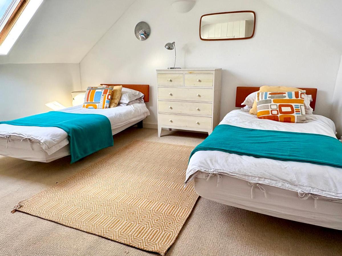 Stylish Victorian Cottage, 2mins from Whitstable Harbour & Shops - Housity
