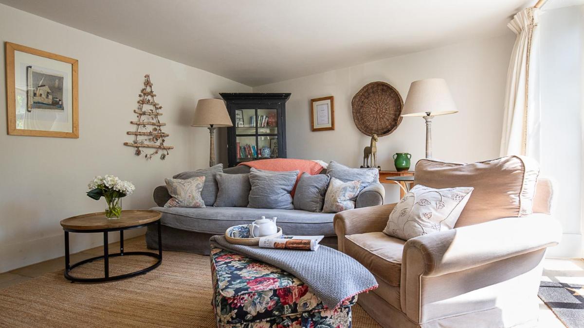 Apple Store Cottage - Housity