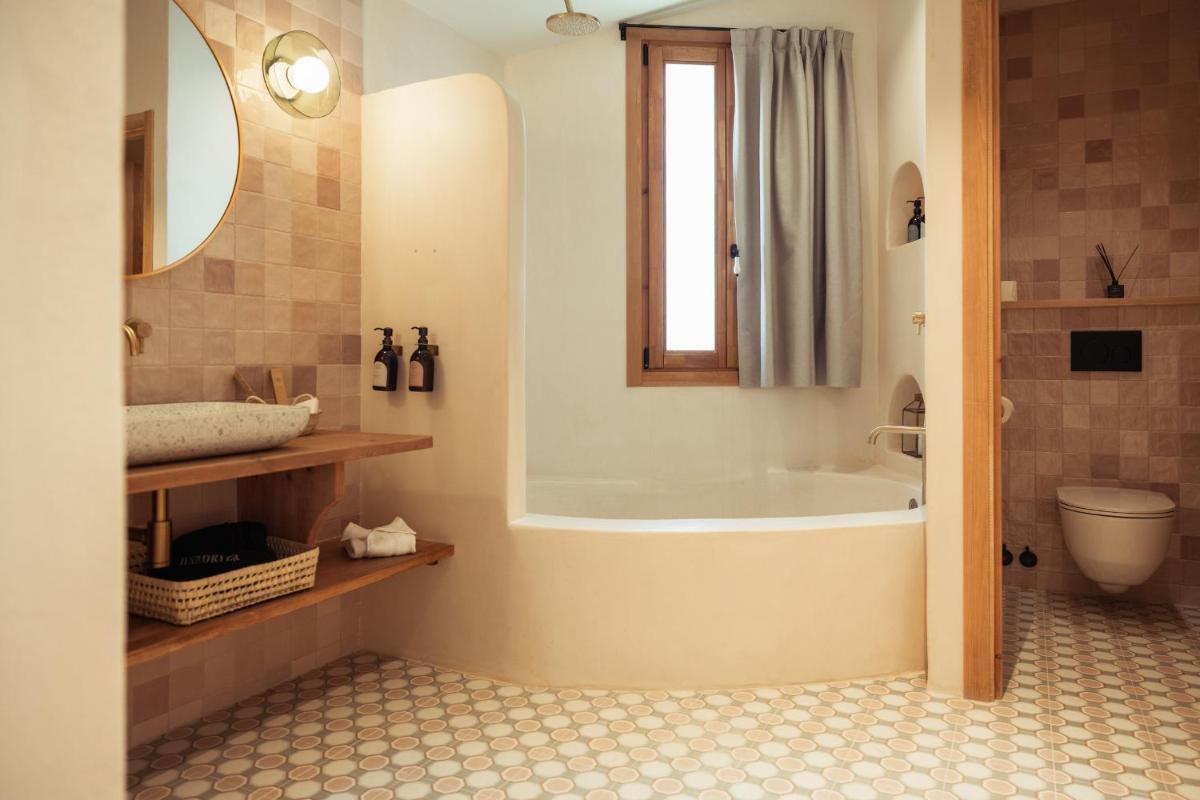 Un baño de Nomad Hotel & Spa Altea
