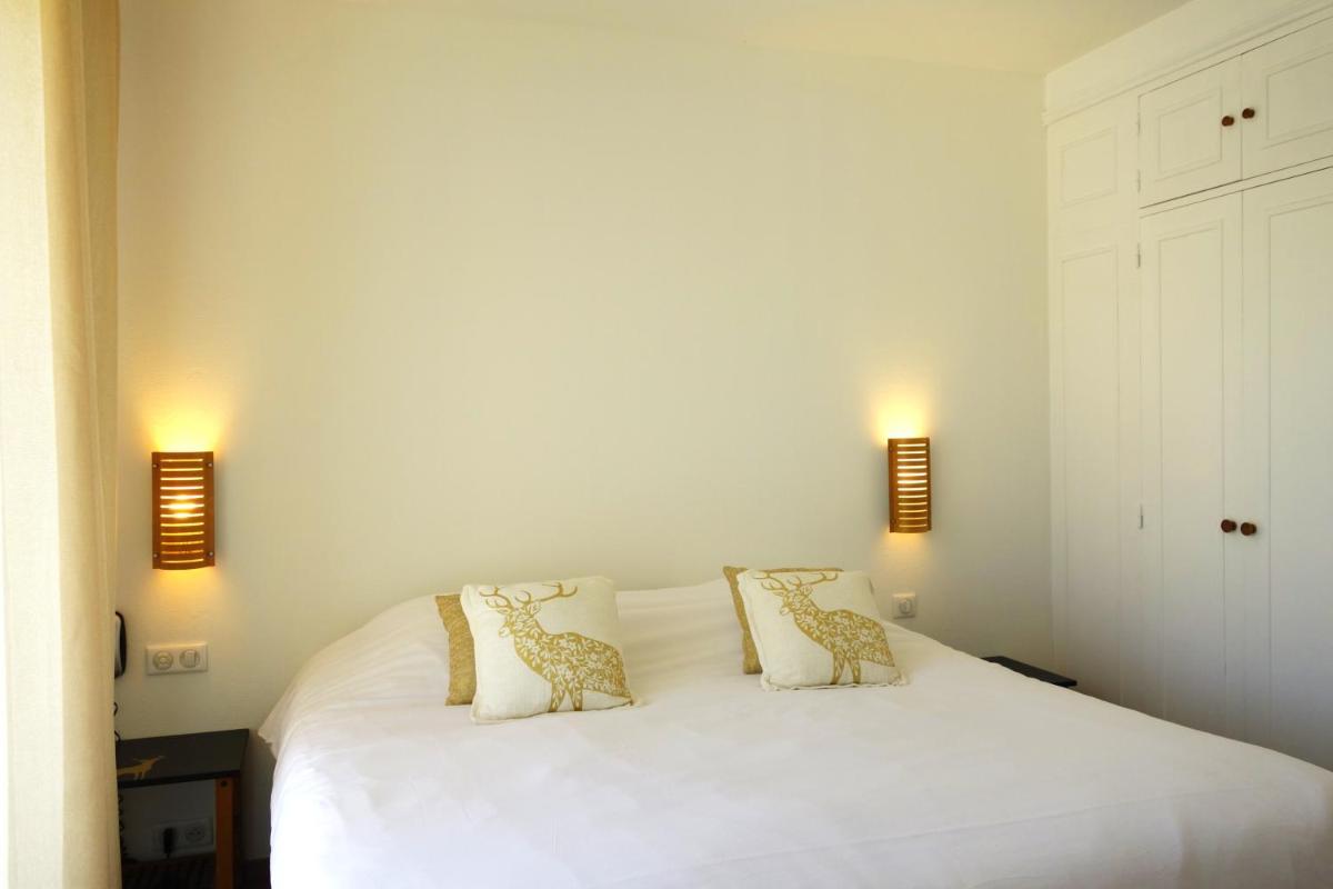 Un ou plusieurs lits dans un hébergement de l'établissement Hôtel La Ségalière Spa Bar