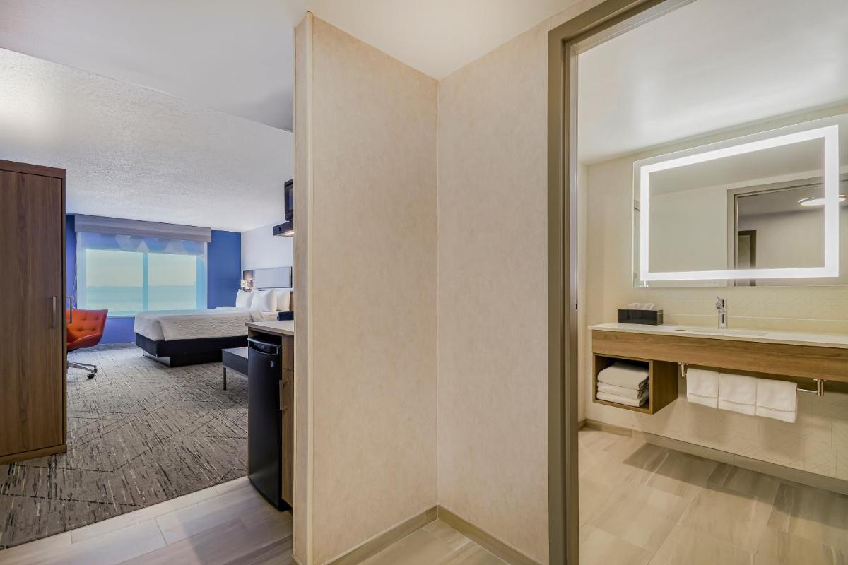 Holiday Inn Express & Suites Buffalo Airport, NY - Housity