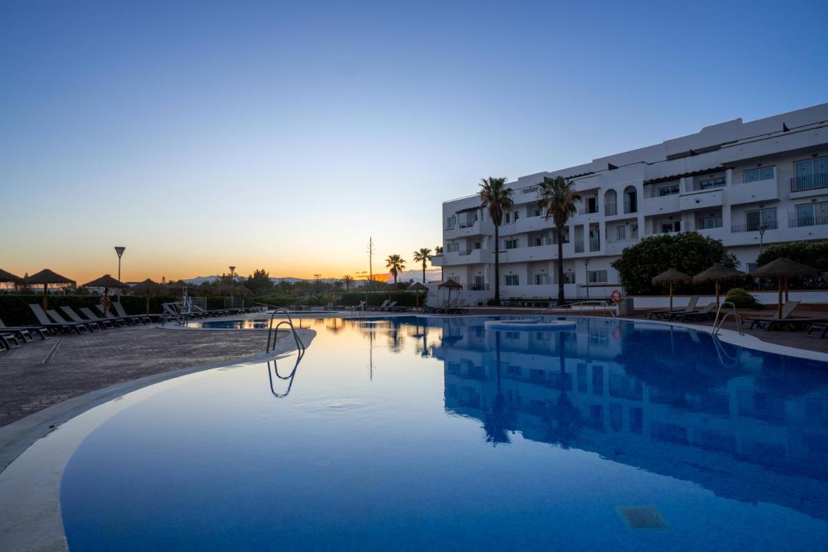 Piscina en o cerca de Ohtels Cabogata