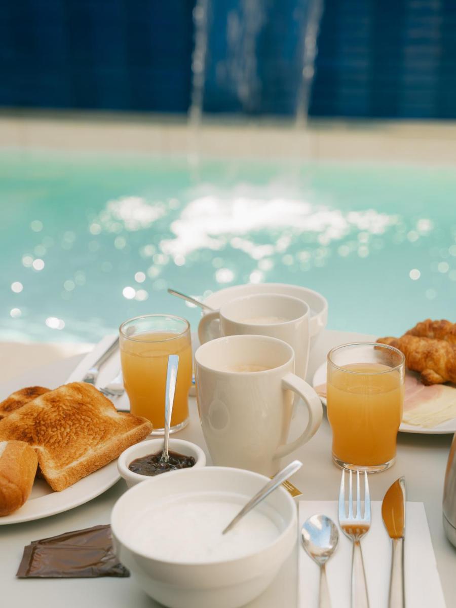 Comida en o cerca de este hotel