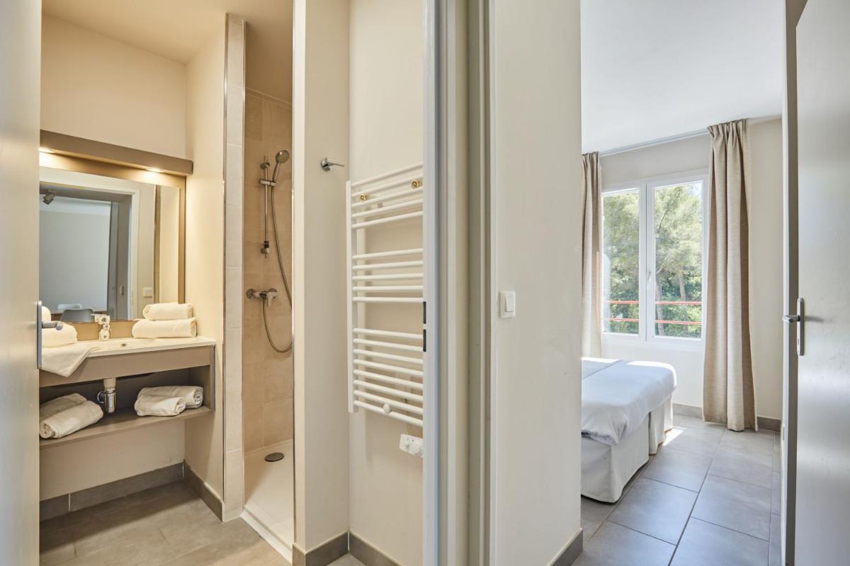 Salle de bains dans l'établissement Résidence Odalys Les Canissons