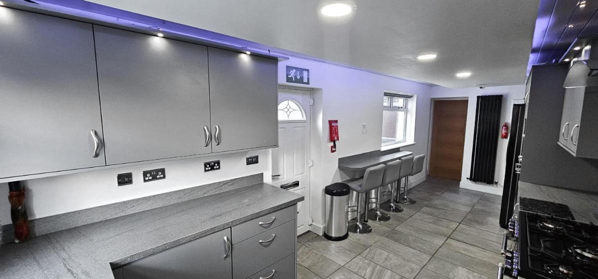 Bridge St 6 Bedroom House - Tranent - Housity