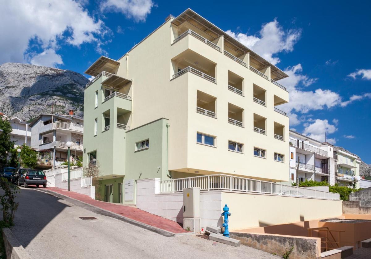 Guesthouse Aroma - Housity