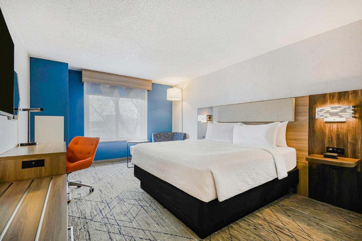 Holiday Inn Express & Suites Buffalo Airport, NY - Housity