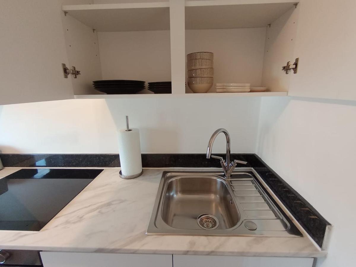 London Luxury 3 Bedroom Apartment close to East Ham Station - Housity
