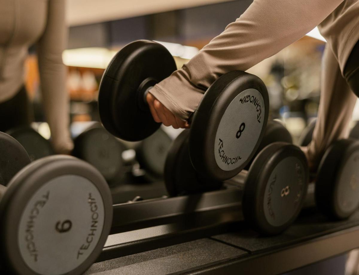 Das Fitnesscenter und/oder die Fitnesseinrichtungen in der Unterkunft Kimpton Main Frankfurt by IHG