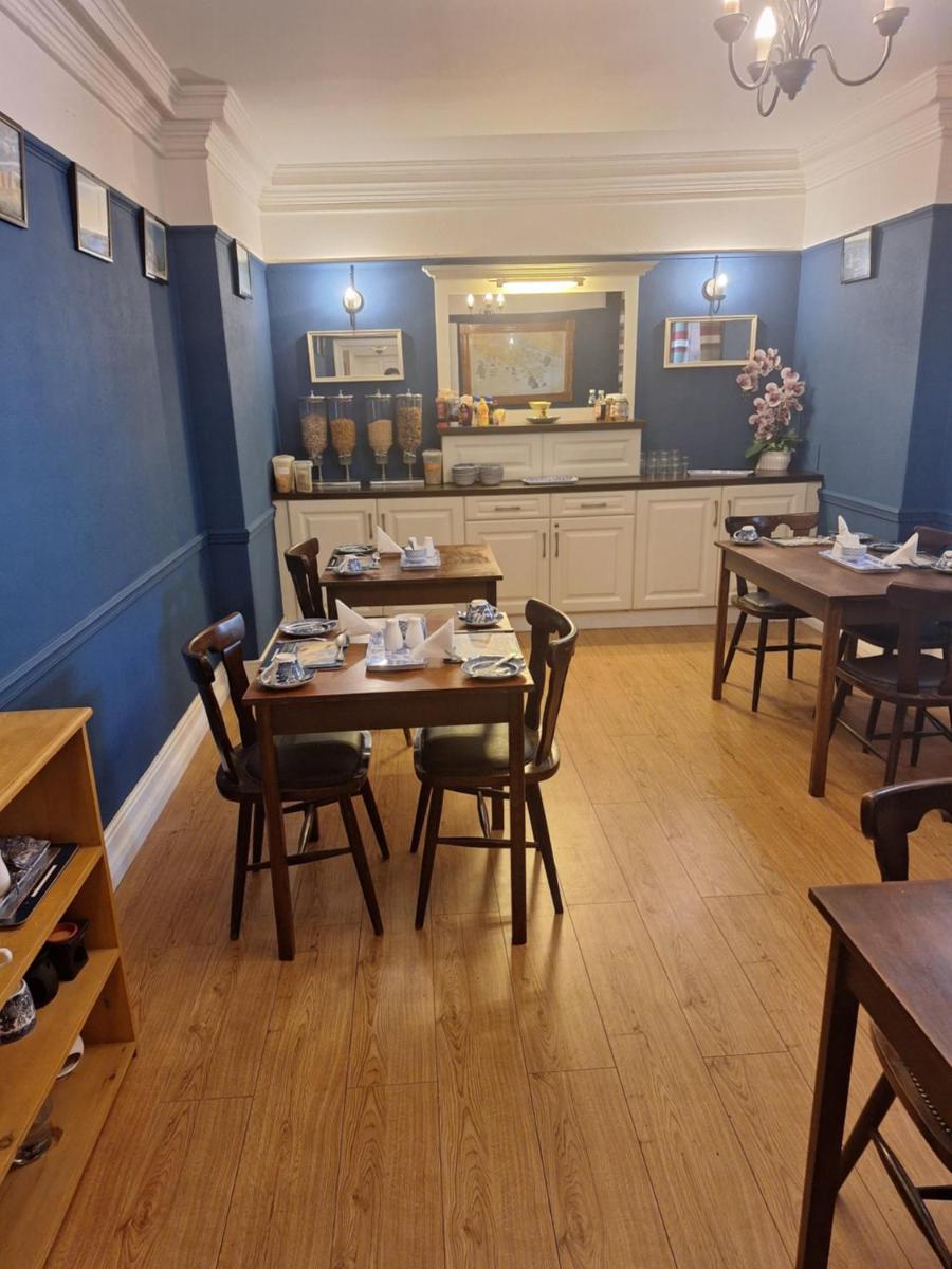 Rathmore House Bed & Breakfast - Housity