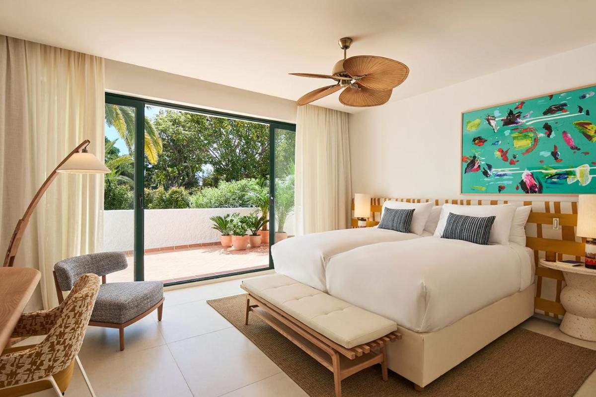 Cama o camas de una habitación en Kimpton Los Monteros Marbella by IHG