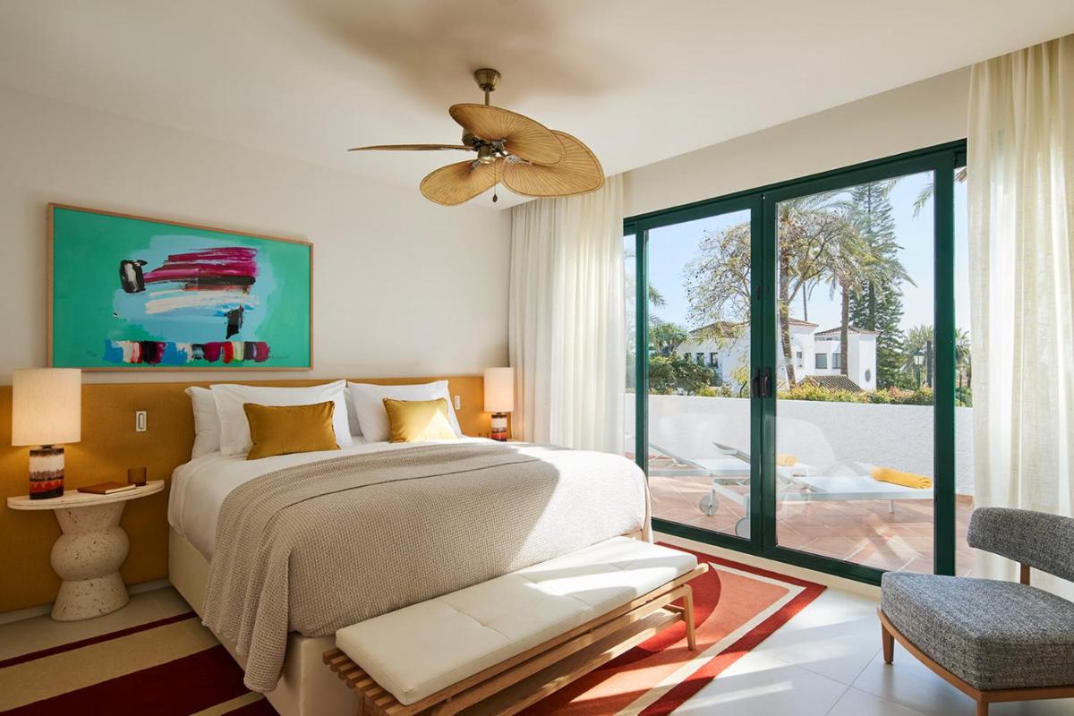 Cama o camas de una habitación en Kimpton Los Monteros Marbella by IHG