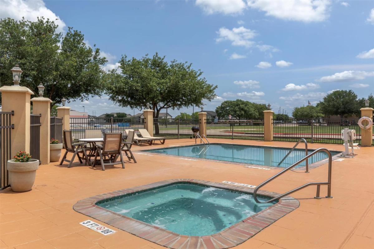 Best Western Bastrop Pines Inn - Housity