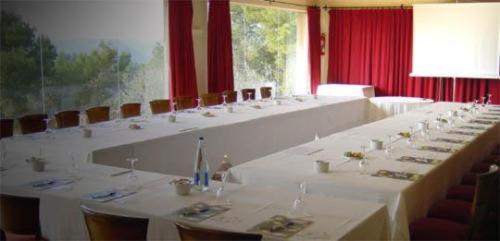 Zona business o sala de conferencias en Hotel Golf Can Rafel