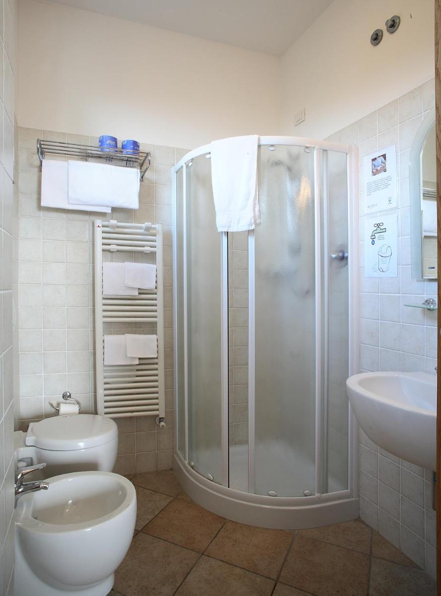 Hotel Aurora - Housity