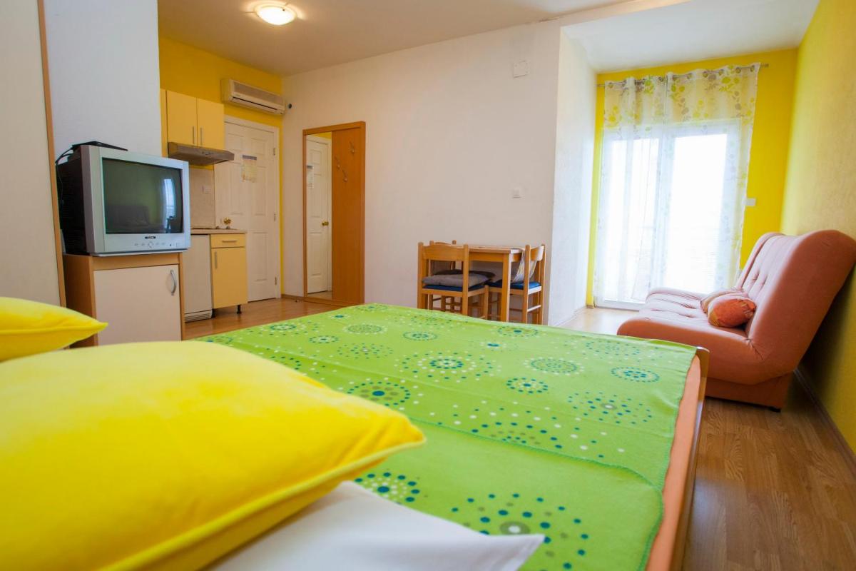 Apartments Makarska - Housity
