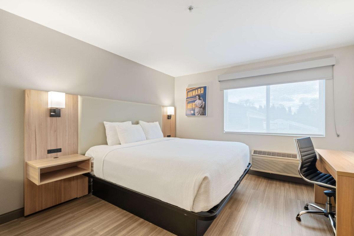 Best Western Lake Oswego Hotel & Suites - Housity
