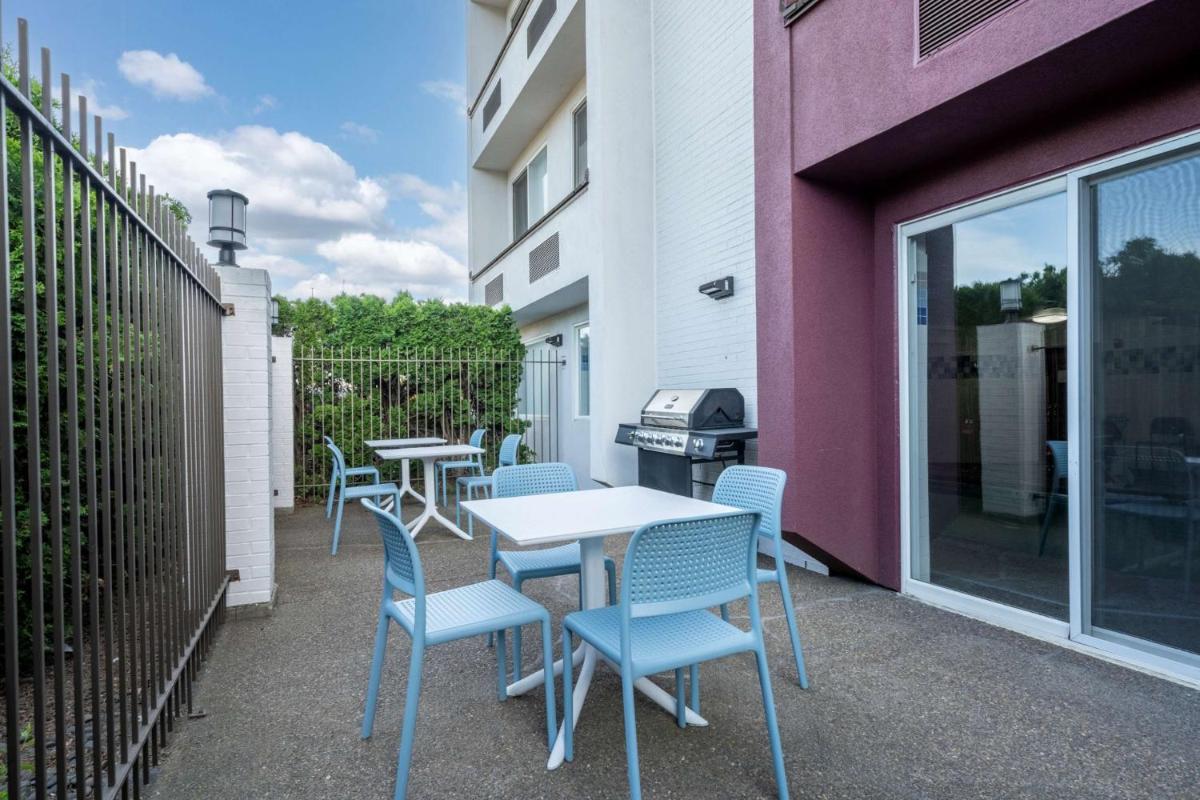Best Western Lake Oswego Hotel & Suites - Housity