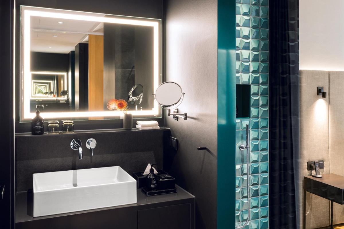 Ein Badezimmer in der Unterkunft ESPLANADE Saarbrücken