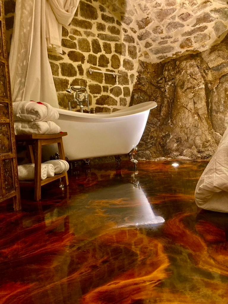 Domaine l'Esquiròu - L'Insolite PALLAS - Housity