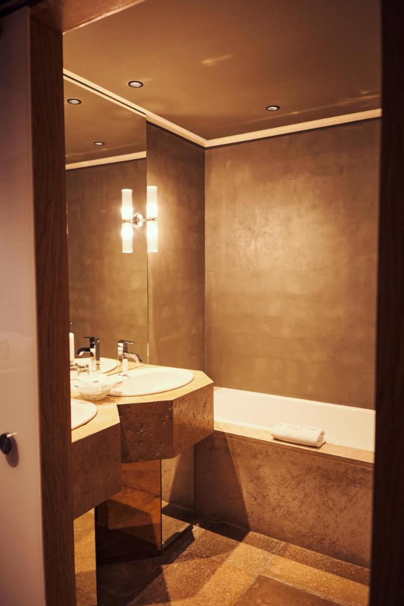Salle de bains dans l'établissement Relais Bernard Loiseau