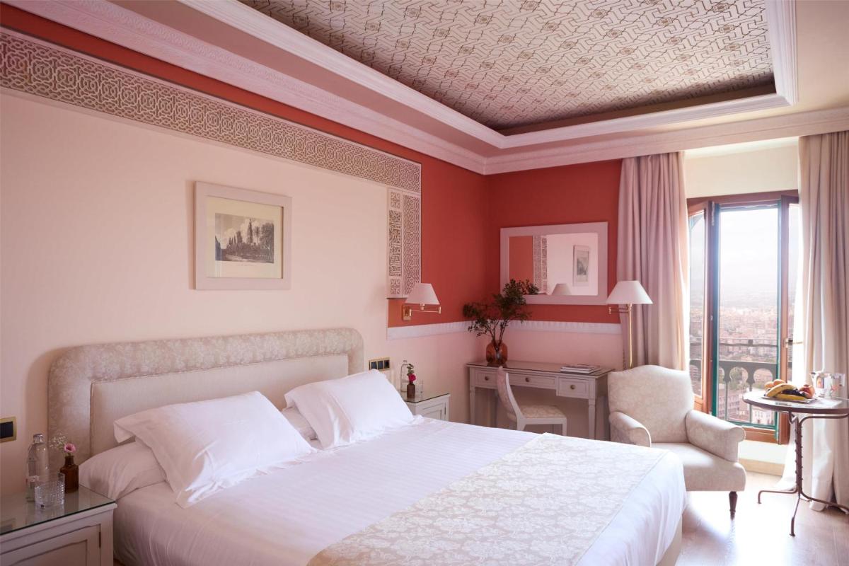 Cama o camas de una habitación en Alhambra Palace Hotel