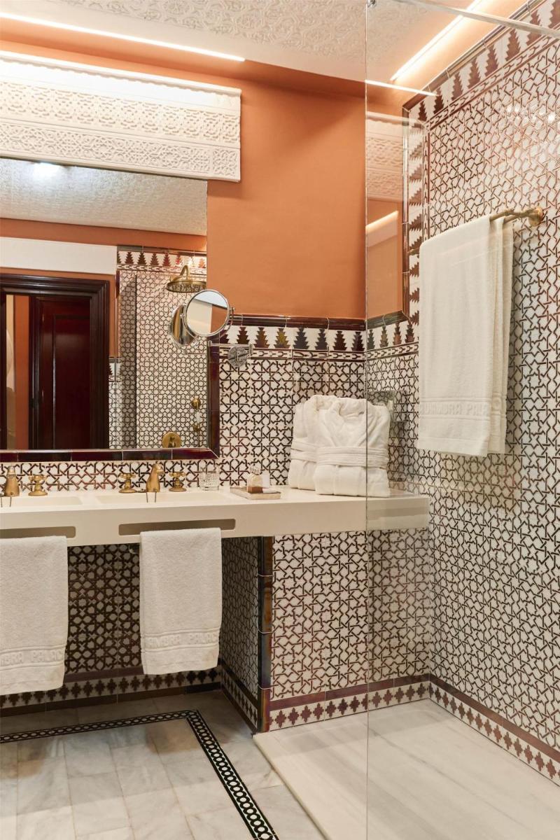 Un baño de Alhambra Palace Hotel