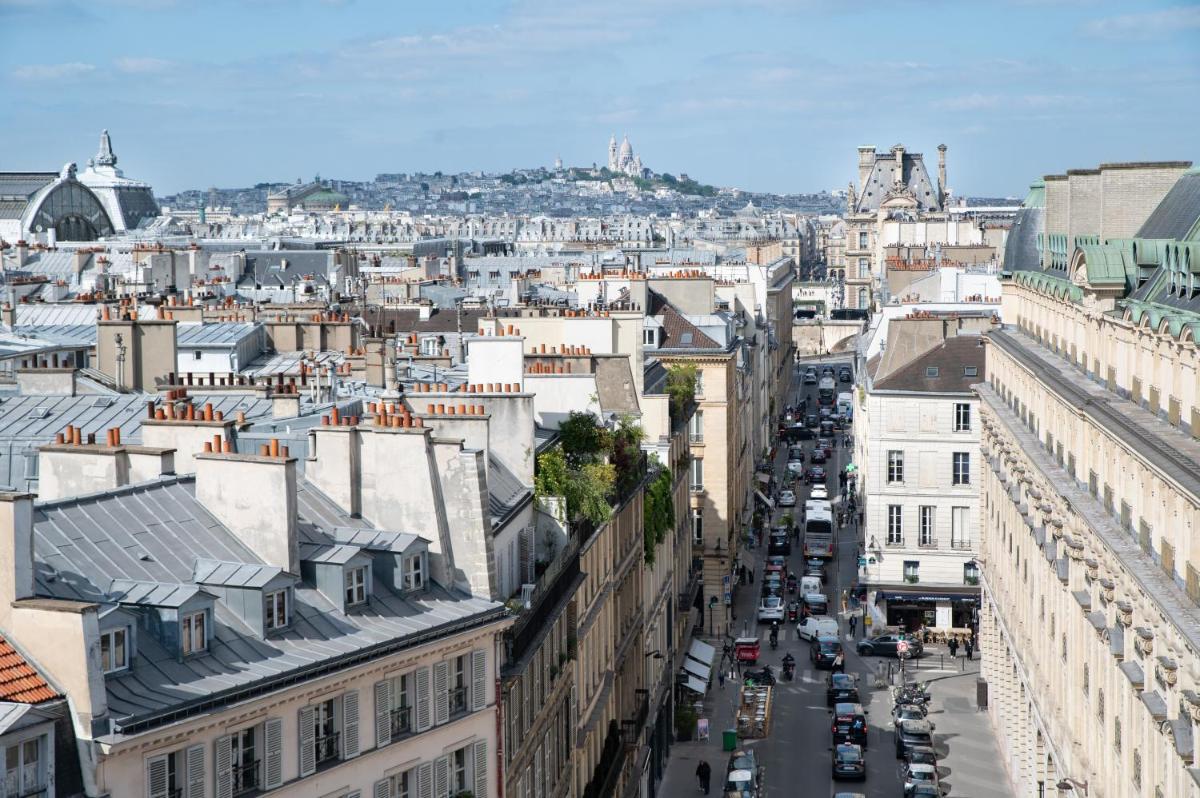 Vue générale sur Paris ou vue de la ville depuis l'hôtel