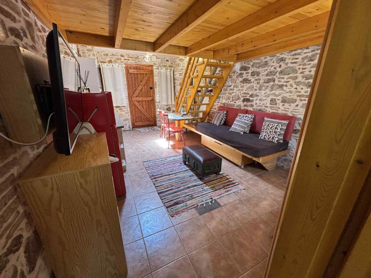 Lavrio stone house 5 min from the centre/port - Housity