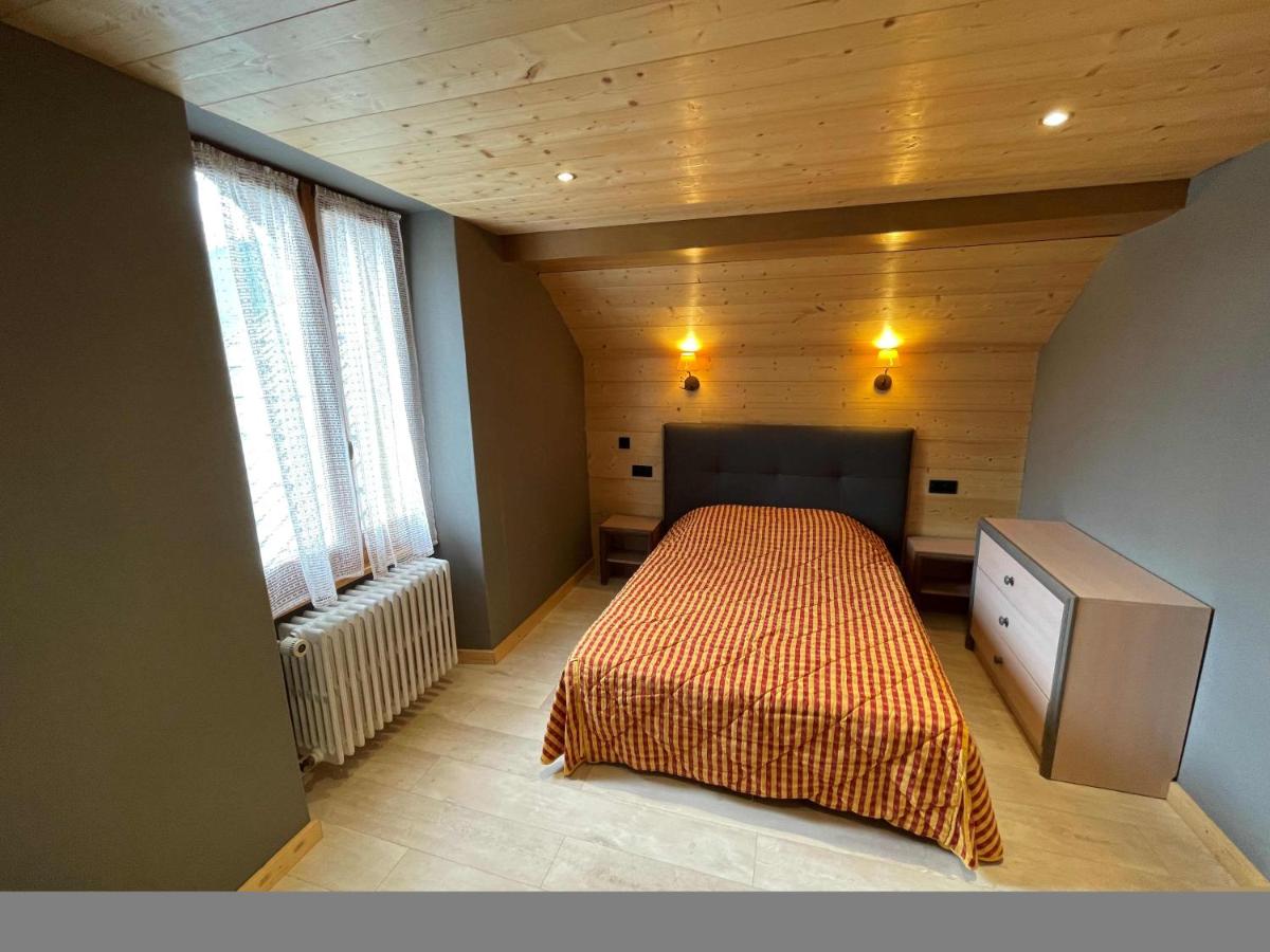 Un ou plusieurs lits dans un hébergement de l'établissement Logis Hotel & Spa Beau-Site